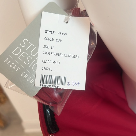 NWT SAMPLE Dessy 4515 size 12 Claret (Red) crepe sweetheart trumpet.  Pristine. - Picture 6 of 7